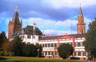 ***Klicken Sie aus Bild***
Hier finden Sie alle Informationen
zu unserer Ferienwohnungen in WEinheim 
" Siracasa "